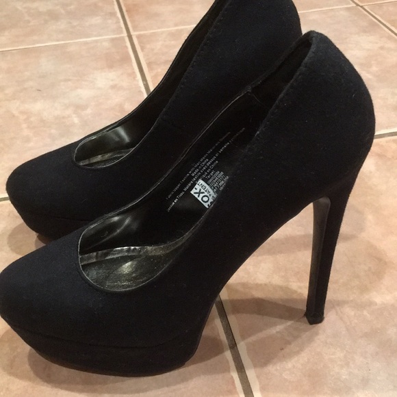 Xhilaration Pumps - Black Suede 6 1/2 - Picture 2 of 7